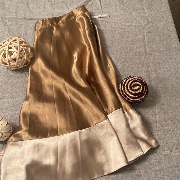 Satin golden skirt - Picture 7 of 7